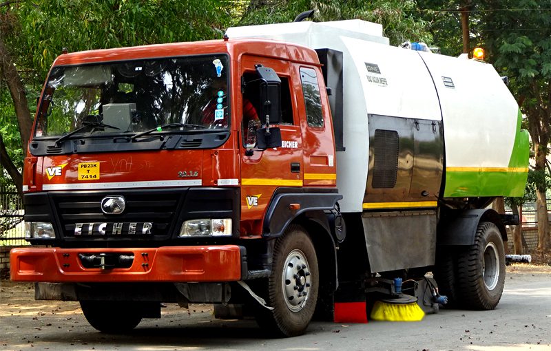 Road discount cleaning machine