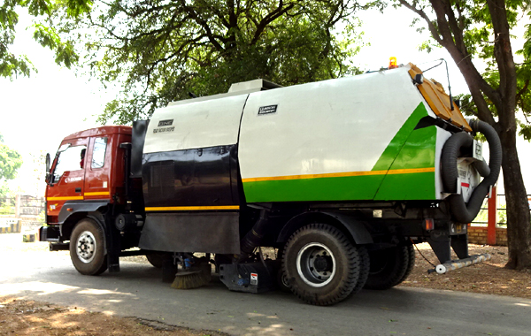 Road sweeper machine